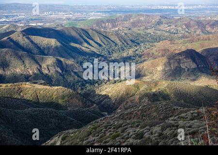 Modjeska Canyon nommé d'après l'actrice polonaise Helena Modjeska dans les montagnes de Santa Ana et Orange County en arrière-plan. Banque D'Images