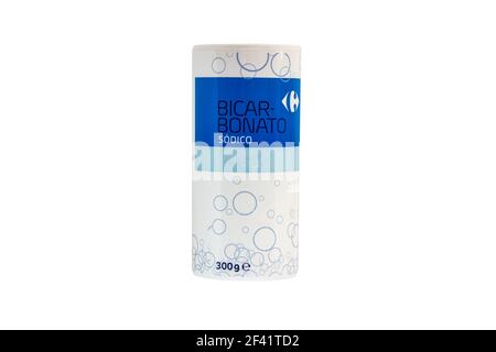 Huelva, Espagne - 16 mars 2021: Récipient espagnol de bicarbonate de soude - marque de bicarbonate de soude Carrefour Banque D'Images