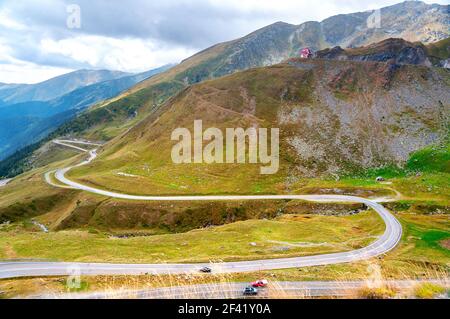 La route Transfagarasan (Transfagarash), la plus belle et dangereuse route en Europe, la Roumanie. Carpates, crête Fagaras. Banque D'Images