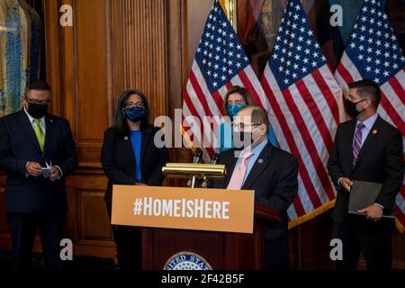 Le représentant des États-Unis Jerrold Nadler (démocrate de New York) fait des remarques lors d'une conférence de presse concernant la Dream and Promise Act et la Farm Workforce Act, au Capitole des États-Unis à Washington, DC, le jeudi 18 mars 2021. Crédit : Rod Lamkey/CNP | utilisation dans le monde entier Banque D'Images