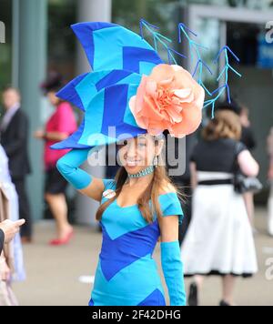 ROYAL ASCOT 2009. 3e JOUR. LES PIQUETS DE RIBBLESDALE. FRANKIE DETTORI GAGNE SUR LE NUAGE VOLANT. 18/6/09. PHOTO DAVID ASHDOWN Banque D'Images