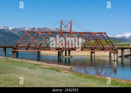 Canada, Yukon, Carcross, pont tournant traversant la rivière Nares construit en 1900, toujours utilisé par le train touristique White Pass & Yukon route Banque D'Images