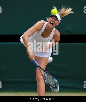 WIMBLEDON 2011. LA DEMI-FINALE DE LA FEMME. MARIA SHARAPOVA V SABINE LISICKI. 30/6/2011. PHOTO DAVID ASHDOWN Banque D'Images