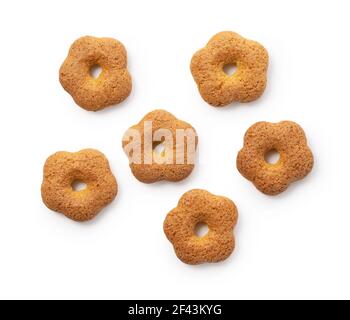 Produits de boulangerie japonais placés sur un fond blanc. Sobaboro. Vue de dessus Banque D'Images