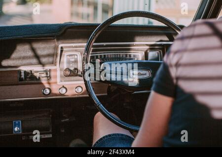 Ford Vaillant Golden Hour volant Classic tableau de bord de voiture vintage Banque D'Images