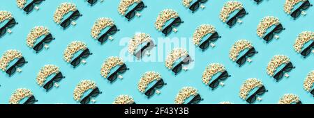 Motif composé d'une image abstraite du spectateur, de lunettes 3D et de pop-corn sur fond bleu. Concept créatif cinéma film et divertissement Flat Lay Top vi Banque D'Images