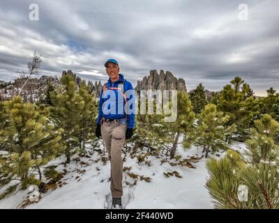 Trekker enjoying the winter in the Badlands National Park, South Dakota, U.S.A Banque D'Images