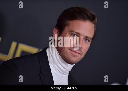 PHOTO DU DOSSIER - photo du dossier datée du 4 novembre 2018, d'Armie Hammer assiste au 22e prix annuel du film hollywoodien à Los Angeles, CA, États-Unis. Hammer a été accusé d'avoir violé une femme à Los Angeles en 2017. La femme, une femme de 24 ans nommée seulement Effie, a fait les allégations lors d'une conférence de presse virtuelle jeudi. Hammer, 34 ans, a rejeté les allégations. Son avocat a déclaré qu'ils étaient « scandaleux » et Hammer « se réjouit de l'occasion de mettre le bilan droit ». Photo de Lionel Hahn/ABACAPRESS.COM Banque D'Images