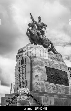 Statue équestre de Damdin Sükhbaatar sur la place Sükhbaatar à Oulan-bataar, Mongolie. Juillet 2018. Banque D'Images