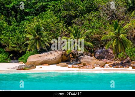 Géographie / Voyage, Seychelles, Praslin, Anse Georgette, plage avec rochers de granit, droits-supplémentaires-déstockage-Info-non-disponible Banque D'Images