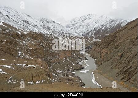 Vallée de la rivière Indus en hiver, parc national de Hemis, haute altitude, Ladakh, Jammu et Cachemire, Cachemire, Inde, Asie Banque D'Images