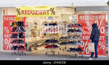 DŸren, Rhénanie-du-Nord-Westphalie, Allemagne - centre-ville de DŸren en temps de crise de Corona au deuxième confinement, la plupart des magasins sont fermés, peu de passants Banque D'Images