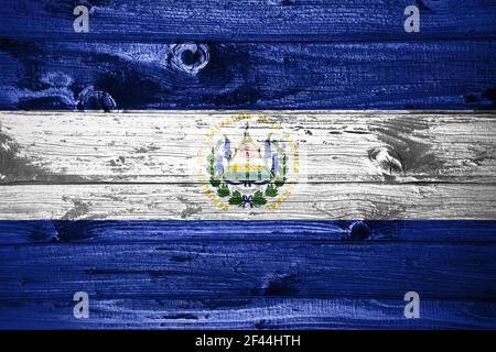 Drapeau d'El Salvador sur des planches en bois arrière-plan drapeau en bois Banque D'Images