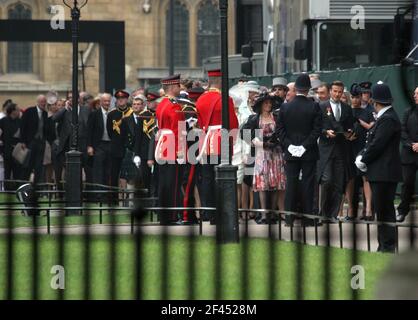 29 avril 2011. Abbaye de Westminster, Londres, Angleterre. Mariage royal. David et Victoria Beckham sont à la tête de la file des célébrités et des invités VIP Banque D'Images