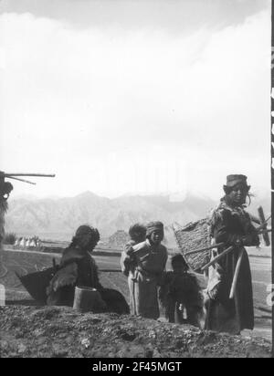 Inde. Cachemire. Ladakh. Interet. La famille Ladakhi est au repos Banque D'Images