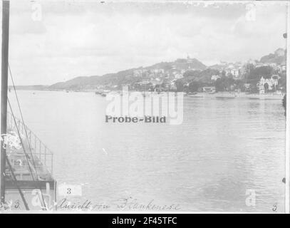Blankenese. Vue d'un rédacteur personnel sur l'Elbe sur le paysage aquatique au Süllberg (74.7 m) avec restaurant et tour de belvédère Banque D'Images