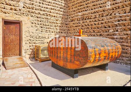 Parc historique de fintas eau douce en bois de fond dans la cour du fort Al Fahidi, Dubaï, Émirats Arabes Unis Banque D'Images