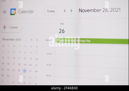 New york, Etats-Unis - 17 février 2021: Patrimoine américain natif 26 de novembre sur google calendrier sur l'écran d'ordinateur portable vue rapprochée. Banque D'Images