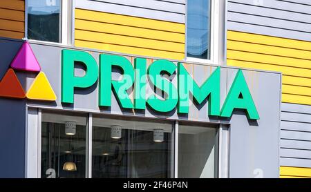 Saint-Pétersbourg, Russie - 29 juillet 2016 : PRISMA Superstore, logo extérieur. Réseau finlandais de supermarchés et d'hypermarchés Banque D'Images