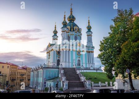 L'église Saint-André au coucher du soleil - Kiev, Ukraine Banque D'Images