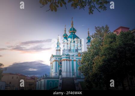 L'église Saint-André au coucher du soleil - Kiev, Ukraine Banque D'Images