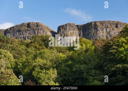 Les rochers escarpés de Binevenagh, une zone d'une beauté exceptionnelle près de Limavady, le comté de Londonderry, Irlande du Nord Banque D'Images