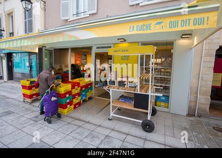 LA PREMIÈRE BOUTIQUE LA RUCHE QUI DIT OUI A SCEAUX Banque D'Images