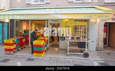 LA PREMIÈRE BOUTIQUE LA RUCHE QUI DIT OUI A SCEAUX Banque D'Images