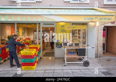 LA PREMIÈRE BOUTIQUE LA RUCHE QUI DIT OUI A SCEAUX Banque D'Images