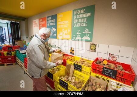 LA PREMIÈRE BOUTIQUE LA RUCHE QUI DIT OUI A SCEAUX Banque D'Images