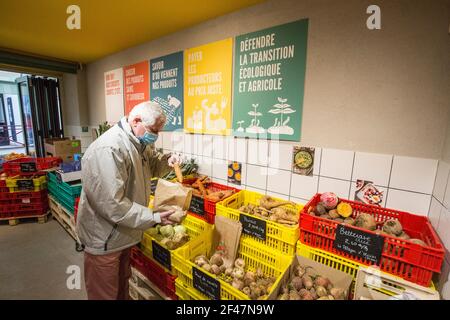 LA PREMIÈRE BOUTIQUE LA RUCHE QUI DIT OUI A SCEAUX Banque D'Images