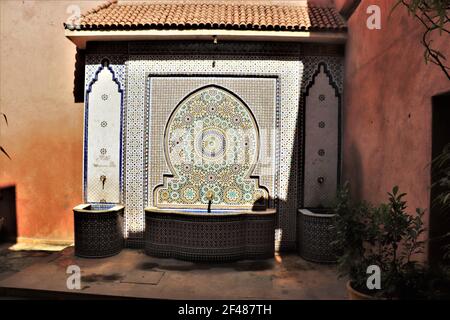 Fontaine de la mosaïque dans la Médina, Maroc Banque D'Images