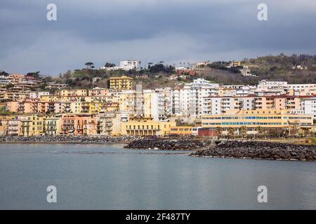 Napoli (Italie) - vue de Bagnoli, dans la partie ouest de Naples, ex zone des usines de ​​the Italsider Banque D'Images