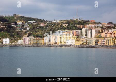 Napoli (Italie) - vue de Bagnoli, dans la partie ouest de Naples, ex zone des usines de ​​the Italsider Banque D'Images