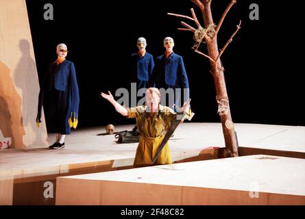 Siegfried Jerusalem (Siegfried) avec Forest Birds à SIEGFRIED par Wagner à l'Opéra Royal, Covent Garden, Londres WC2 27/03/1995 chef d'orchestre: Bernard Haitink design: Nigel Lowery éclairage: Pat Collins mouvement: Matthew Hamilton directeur: Richard Jones Banque D'Images