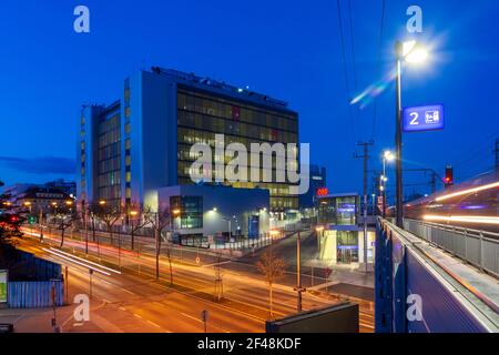 Wien, Vienne: Boehringer Ingelheim, société pharmaceutique, nouveau site de production Biotech à Wien Hetzendorf, train à Südbahn en 12. Meidling, Vienne, Banque D'Images