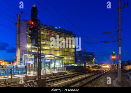 Wien, Vienne: Boehringer Ingelheim, société pharmaceutique, nouveau site de production Biotech à Wien Hetzendorf, train à Südbahn en 12. Meidling, Vienne, Banque D'Images