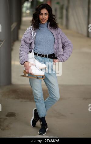 Cologne, Allemagne. 19 mars 2021. L'actrice Suri Abbassi (dans le rôle de Leyla Öztürk) est dans le studio de la série RTL 'Alles was zählt'. Credit: Henning Kaiser/dpa/Alay Live News Banque D'Images