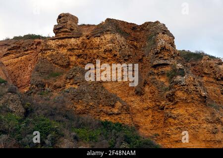 Vue rapprochée des formations rocheuses sur la plage de Split point, Aireys Inlet, Great Ocean Road, Victoria, Australie Banque D'Images