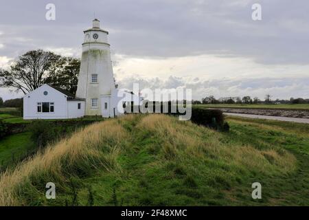 Phare de Sir Peter Scott, connu sous le nom de phare est, River Nene, village de Sutton Bridge, district de South Holland, Lincolnshire, Angleterre. Banque D'Images