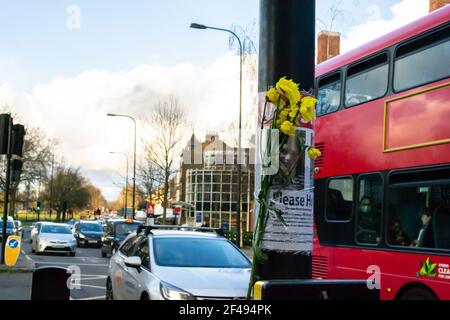 CLAPHAM, LONDRES, ANGLETERRE- 16 mars 2021 : Sarah Everard manque une affiche à Clapham, photographiée après la confirmation de son meurtre Banque D'Images