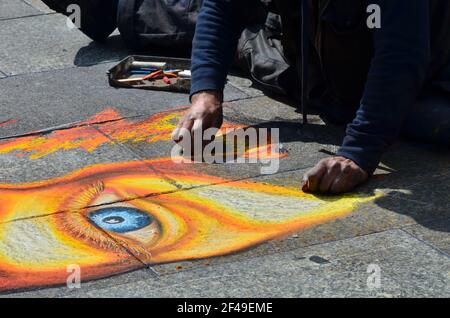 Cologne, Allemagne - artiste de rue crée un portrait Banque D'Images