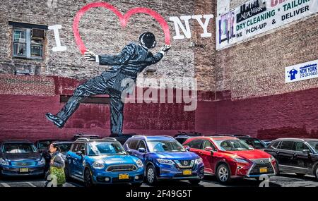New York City, Etats-Unis, mai 2019, vue de la fresque par un parking J'AIME NY par l'artiste de rue Nick Walker dans le quartier de Chelsea Banque D'Images