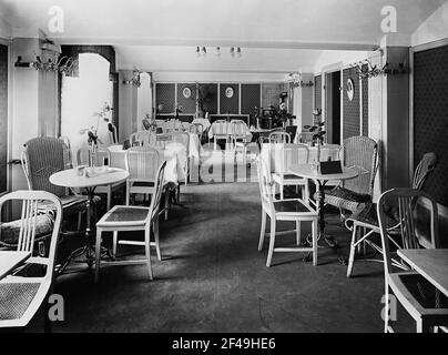 High Sea Passenger Stupper « Empereur » de Hapag Hambourg. Salon hommes High Sea Passenger Stupper 'Emperor' de Hapag Hambourg. Salon pour hommes Banque D'Images