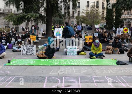 Madrid, Espagne. 19 mars 2021. Mars 19 2021; Madrid, Espagne: Manifestation des jeunes pour le climat des vendredis pour le futur mouvement protestant contre la crise climatique devant le Congrès des députés (Congreso de los Diputados). Credit: Álvaro Laguna/Alay Live News Banque D'Images