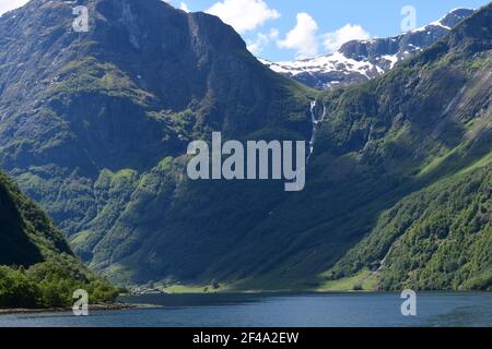 Magnifique vue sur le Fjord de Flam depuis une excursion en bateau Banque D'Images