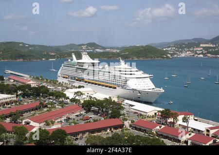 Bateau de croisière à St Thomas caraïbes Banque D'Images