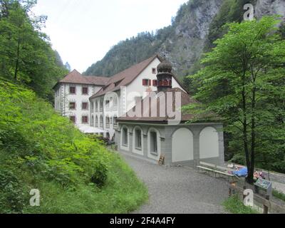 L'ancien Bathhouse de Bad Pfaefers, Sarganserland, St, Gallen, Suisse. Un bain thermal historique au bout de la gorge de tamina. C'est maintenant un musée. Banque D'Images