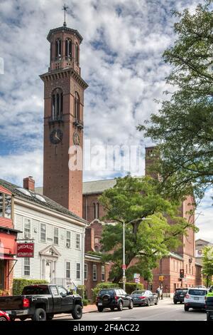 La paroisse de Saint-Paul est une église catholique de style roman planifiée par Edward Graham et située près de l'université de Harvard sur le mont Auburn St., Cambridge, Massachusetts. Banque D'Images