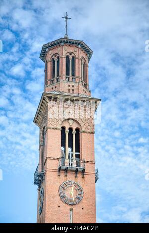 La paroisse de Saint-Paul est une église catholique de style roman planifiée par Edward Graham et située près de l'université de Harvard sur le mont Auburn St., Cambridge, Massachusetts. Banque D'Images